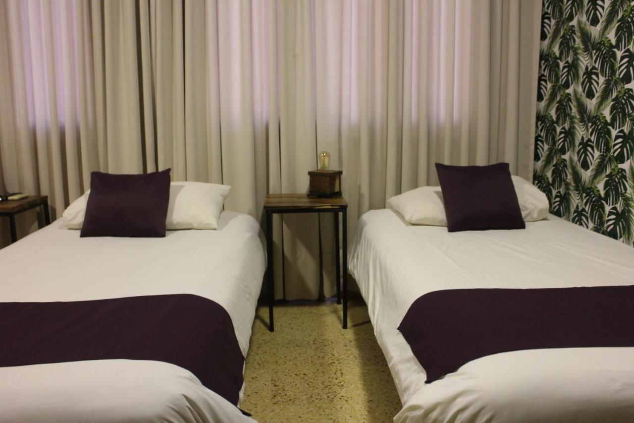 City Hotel Posadas Buitenkant foto